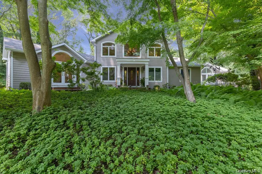 29 Farm RD, Head Of The Harbor, NY 11780