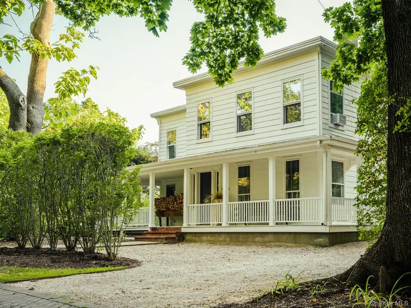 1200 Indian Neck LN, Peconic, NY 11958