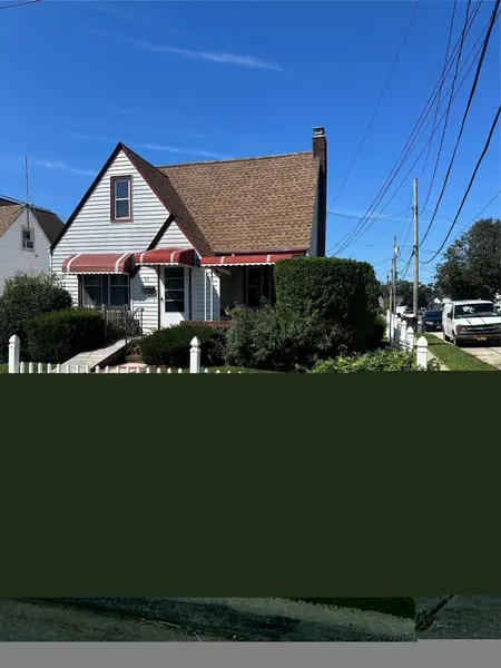 22 Searing ST, Hempstead, NY 11550