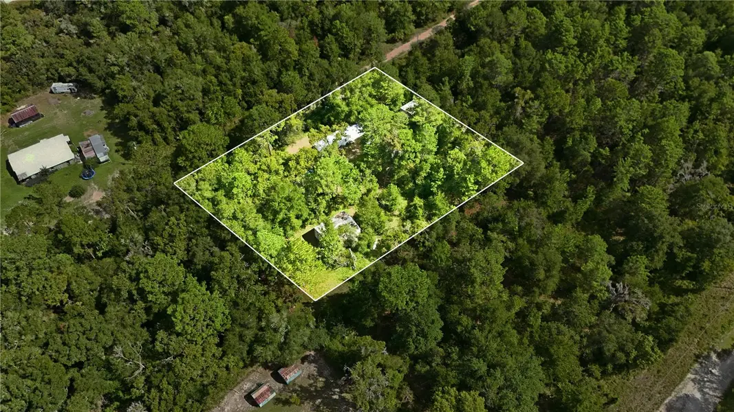 105 PERRY AVE, Satsuma, FL 32189