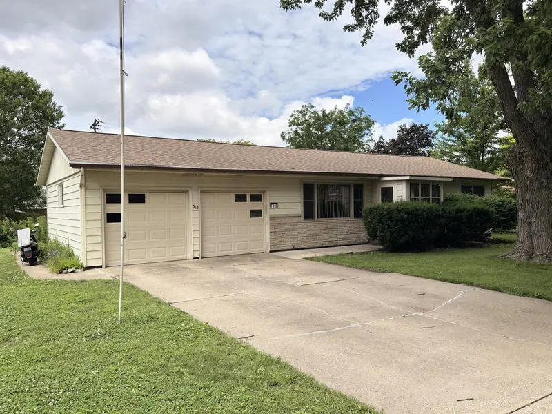 315 Mecherle DR, Bloomington, IL 61701