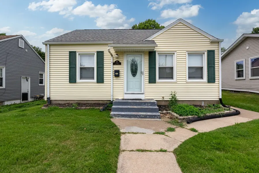 728 24th ST, Bettendorf, IA 52722