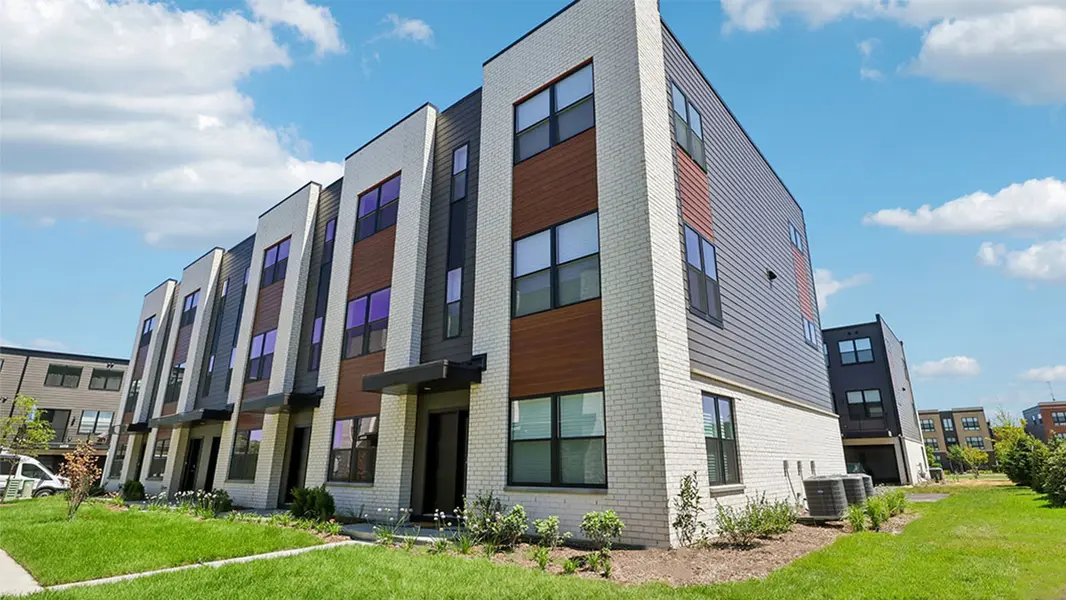 2220 Waters Edge DR, Schaumburg, IL 60173