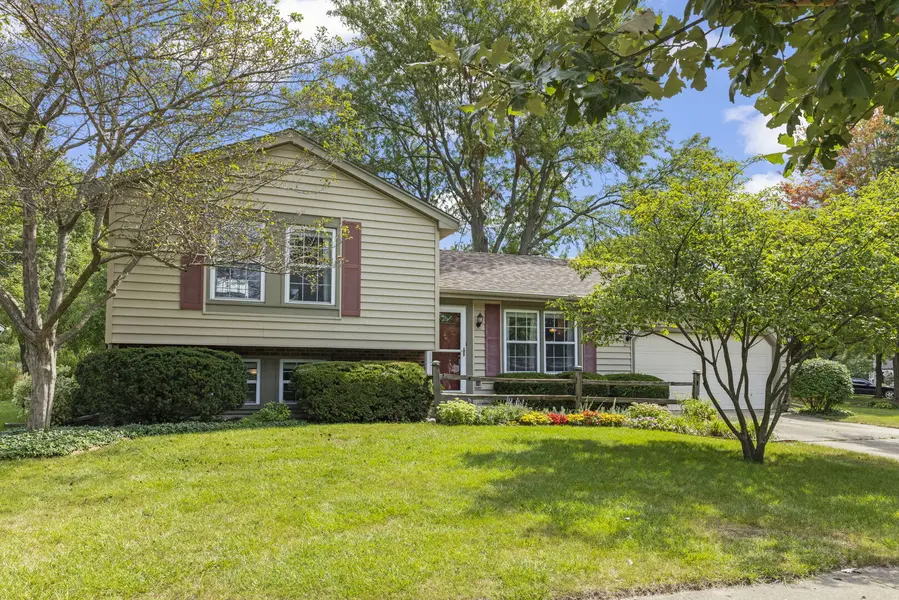 30W241 Bedford LN, Warrenville, IL 60555
