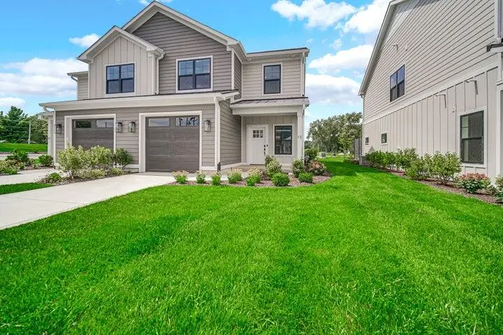 18 Moorebrooke RD, Michigan City, IN 46360