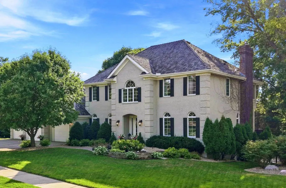 9486 Olympia DR, Eden Prairie, MN 55347