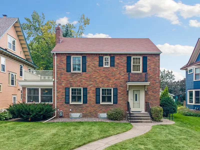 1197 Como BLVD W, Saint Paul, MN 55103