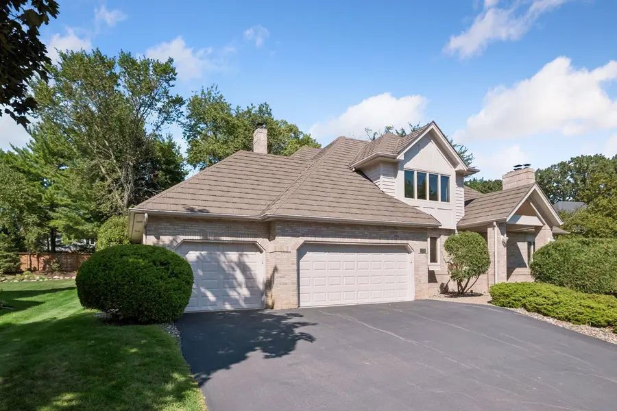 11304 Bluestem LN, Eden Prairie, MN 55347