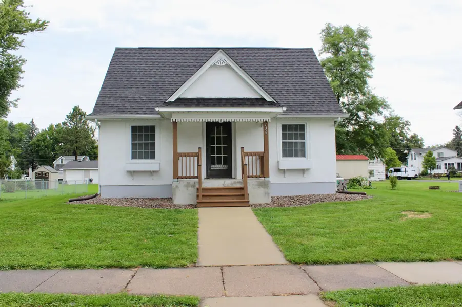 136 2nd ST SE, Blooming Prairie, MN 55917