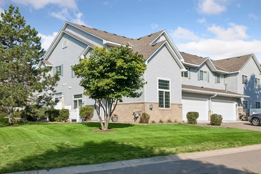 3027 Juniper LN #E, Woodbury, MN 55125