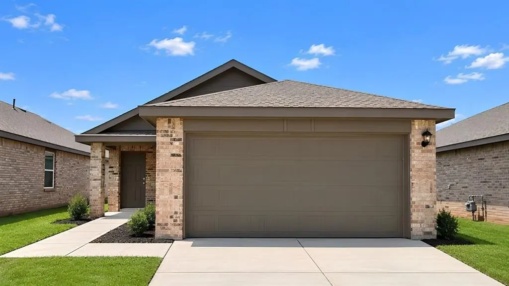 10517 Red Thistle DR, Oklahoma City, OK 73114
