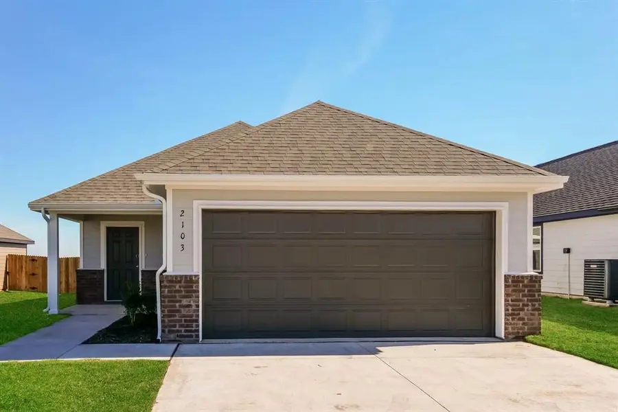 2103 Crimson Lake BLVD, El Reno, OK 73036