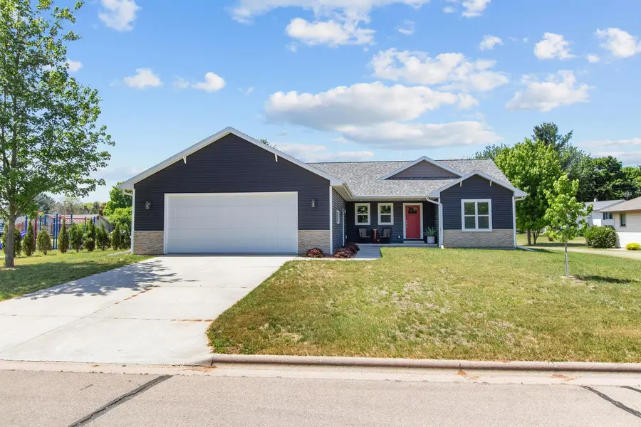 65 SHORE DR, Clintonville, WI 54929