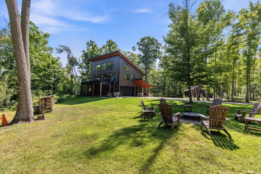 15812 MAC HOLZ LN, Mountain, WI 54149