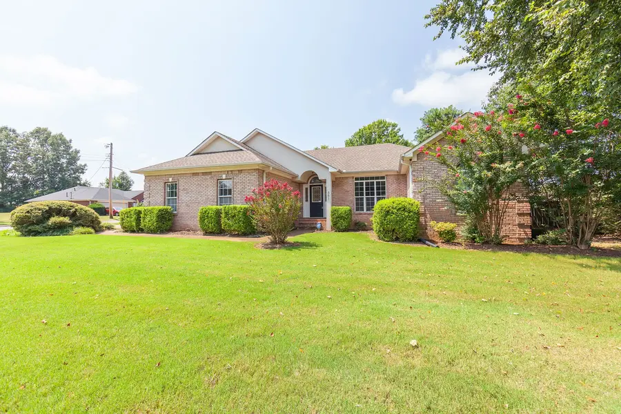 561 Gettysburg Dr, Jackson, TN 38305