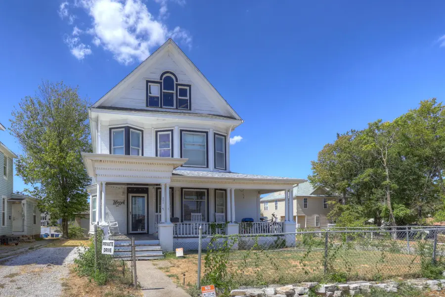 302 S Pearl AVE, Joplin, MO 64801