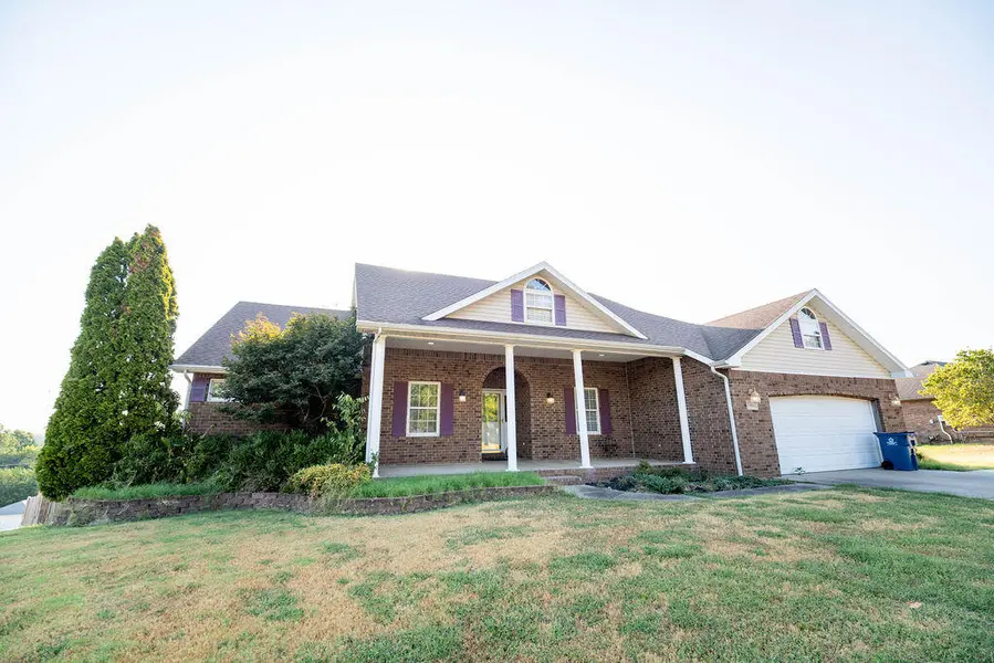 1301 Fox Ridge LN, Neosho, MO 64850