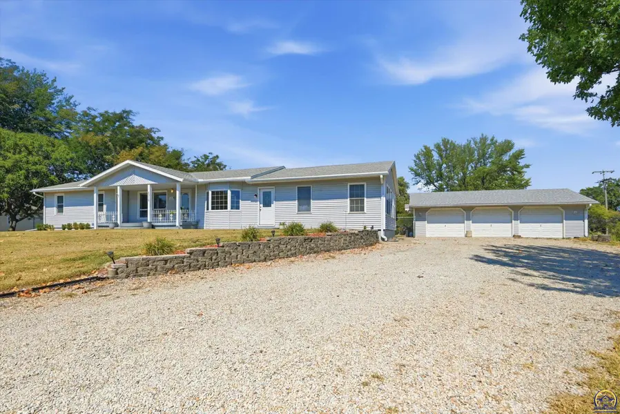 4310 NW 46th ST, Topeka, KS 66618