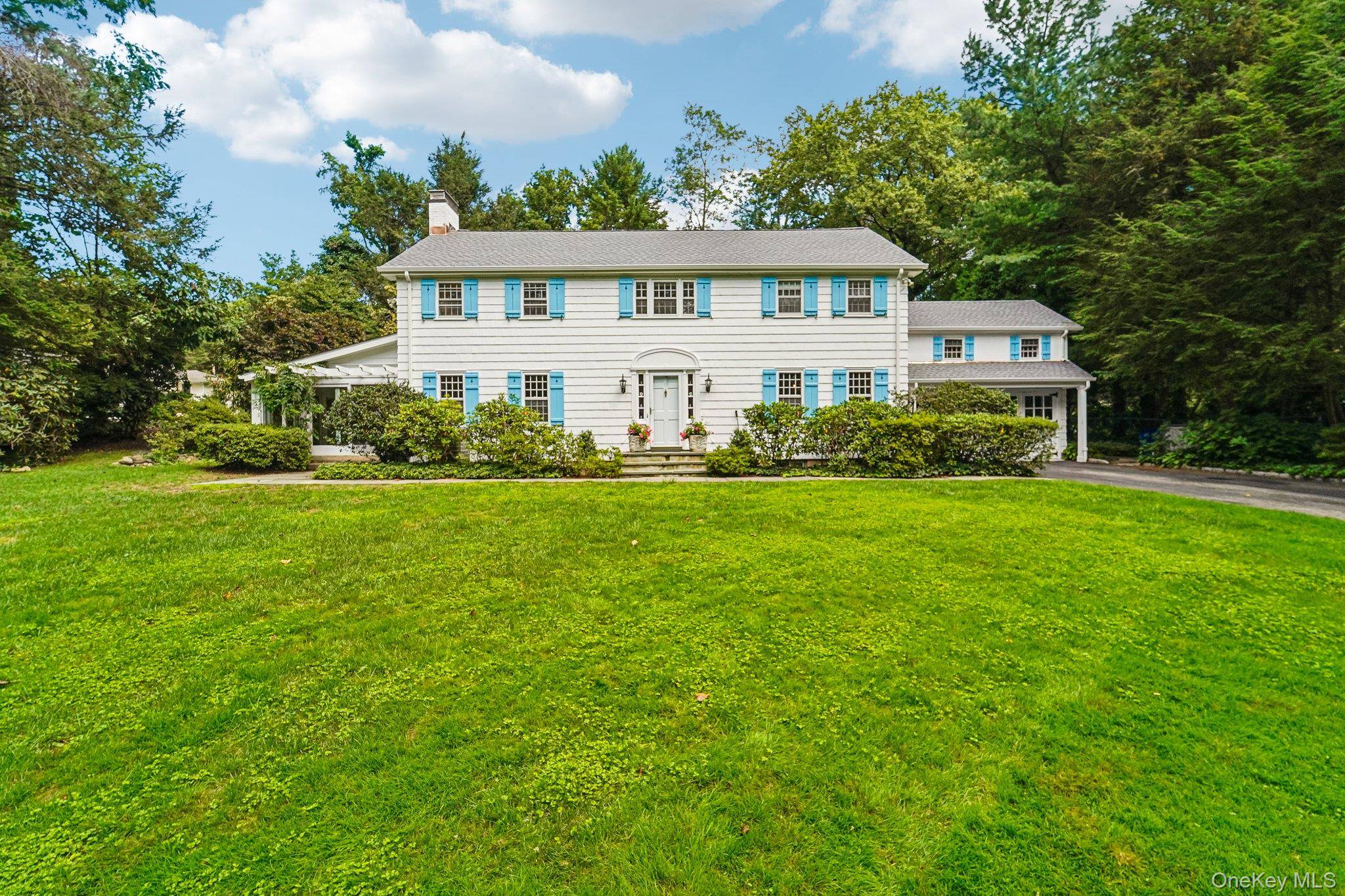 16 Edgewood DR, Rye Brook, NY 10573