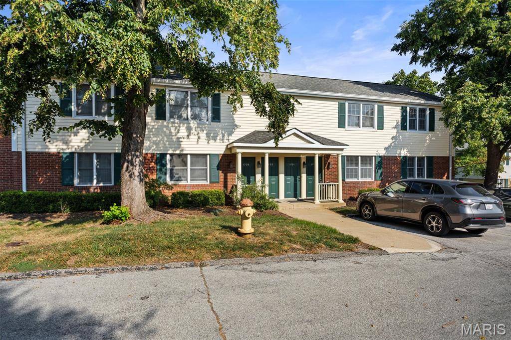 1719 Canary CV, Brentwood, MO 63144