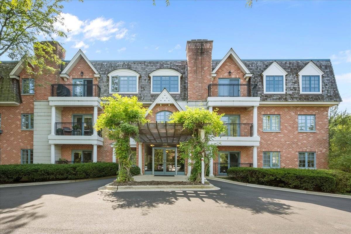 153 E Laurel AVE #202, Lake Forest, IL 60045
