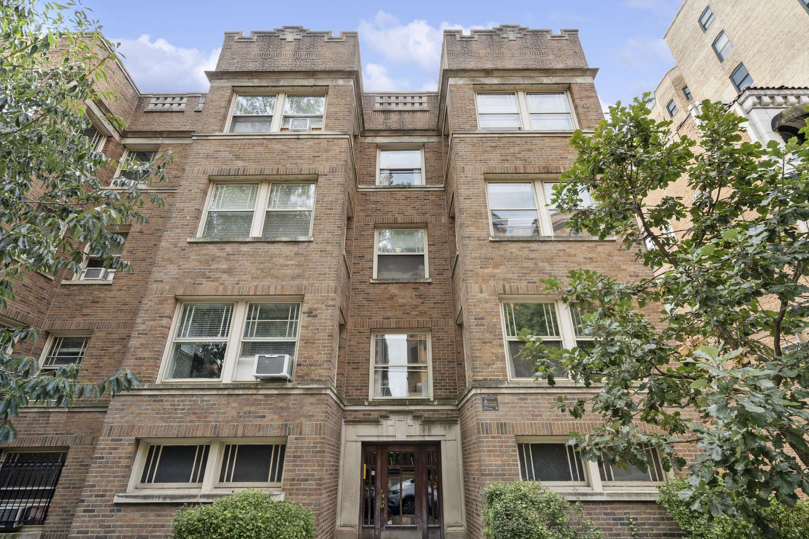 551 W Surf ST #3W, Chicago, IL 60657