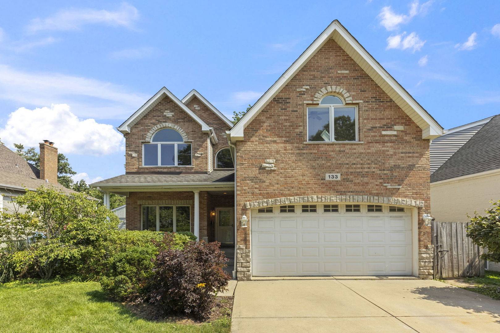 133 N Geneva AVE, Elmhurst, IL 60126