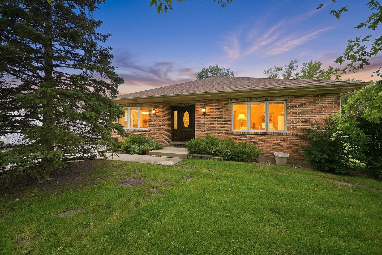 709 Jenkisson AVE, Lake Bluff, IL 60044