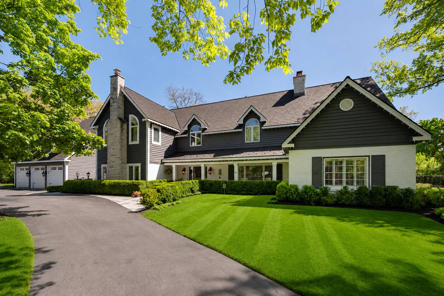 2 Hickory LN, Northbrook, IL 60062