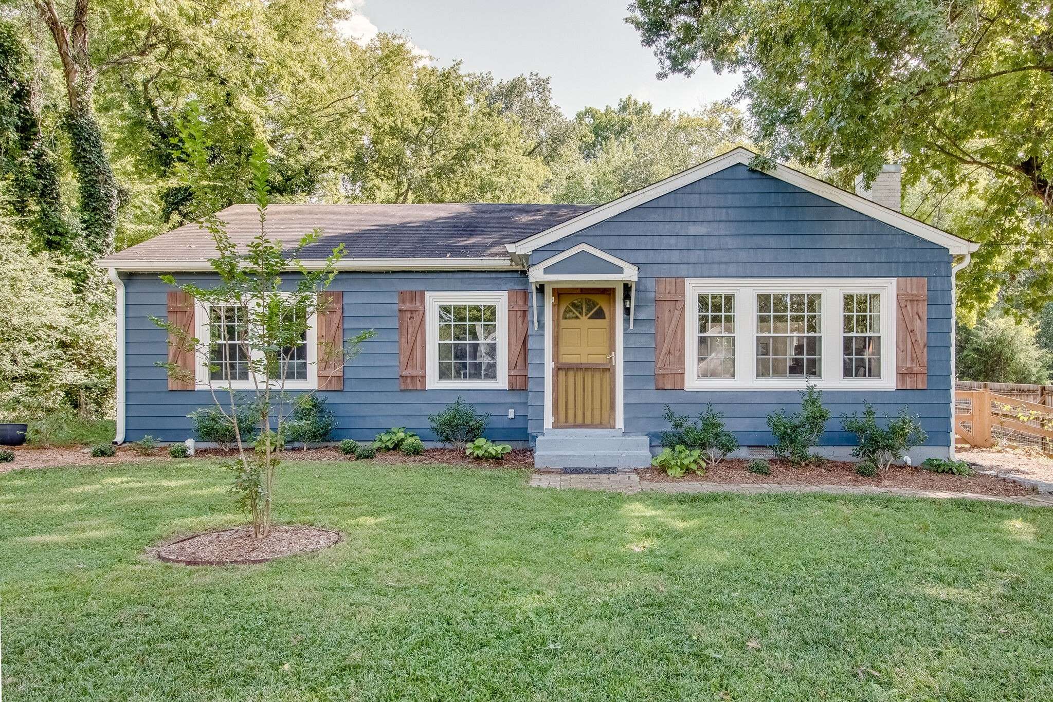 909 Edgewood Dr, Columbia, TN 38401