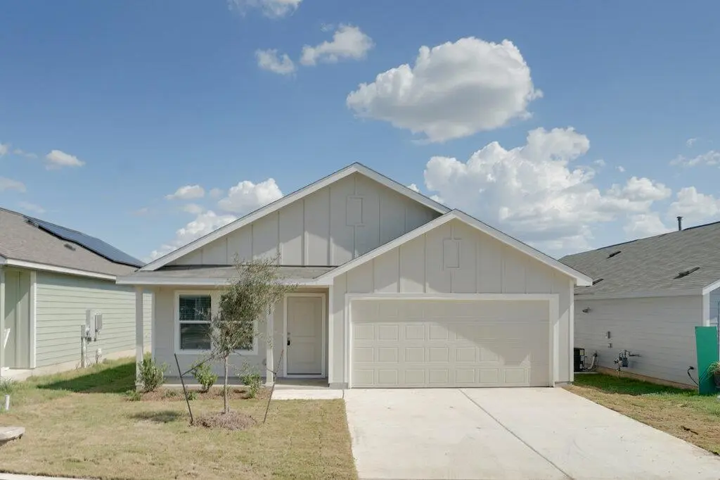 433 Whoopers LOOP, Uhland, TX 78640