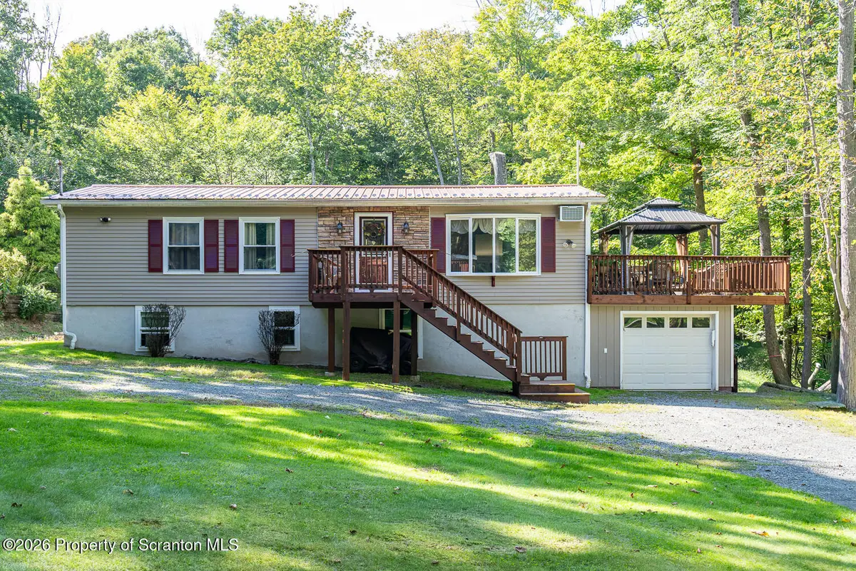 5 Chipmunk TRL, Hawley, PA 18428