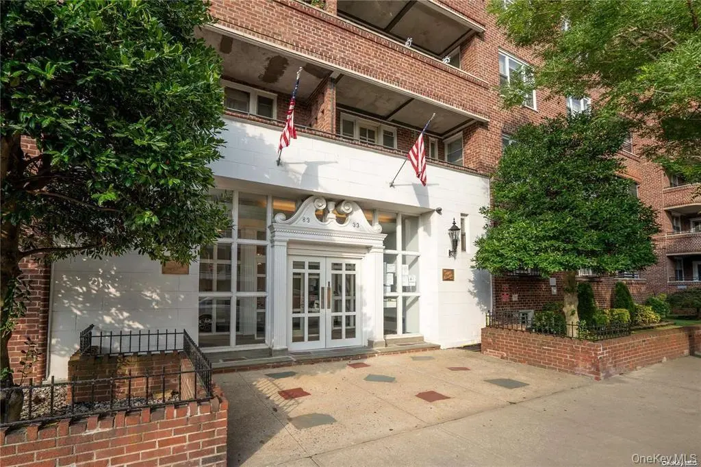 8333 Austin ST #6R, Kew Gardens, NY 14415