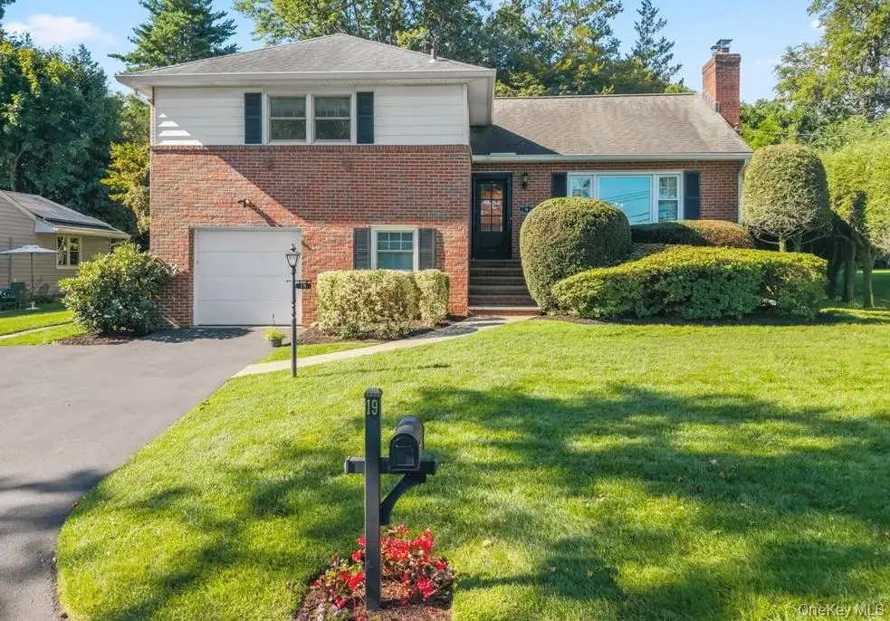 19 Dartmouth TER, White Plains, NY 10607