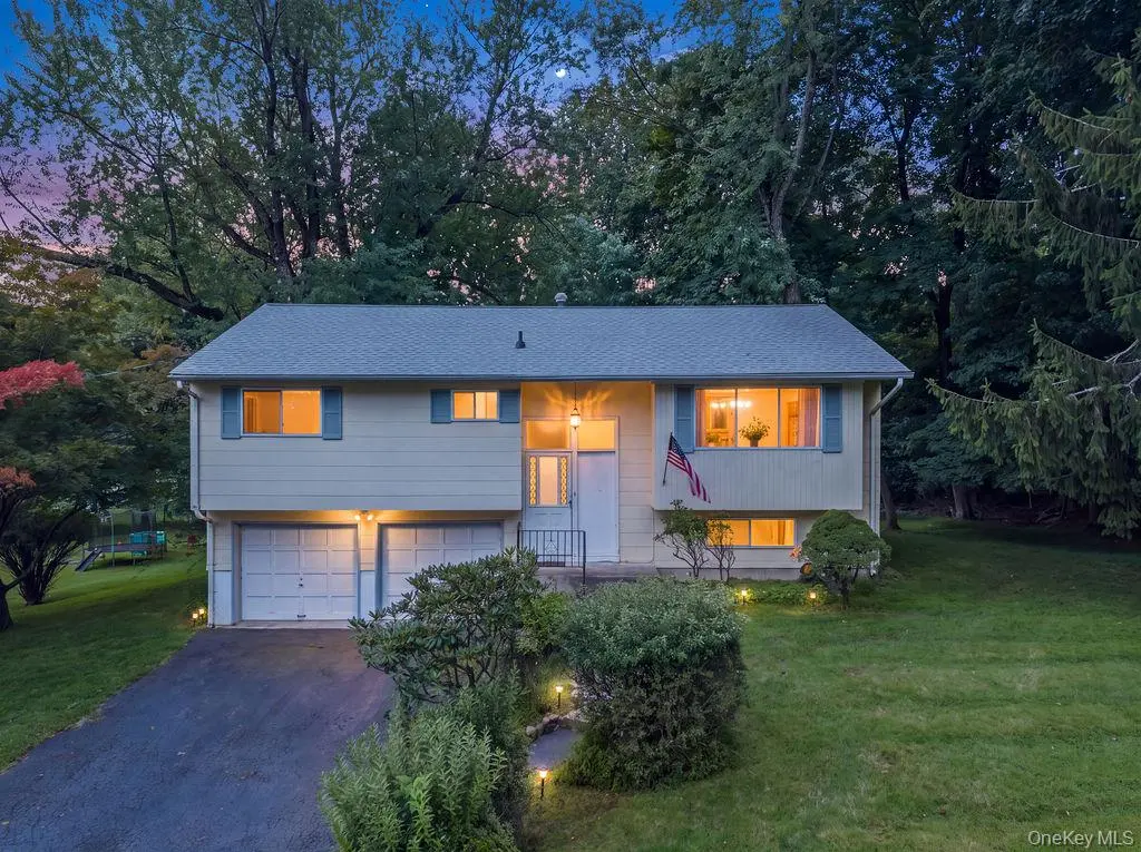 8 Madeline TER, Spring Valley, NY 10977