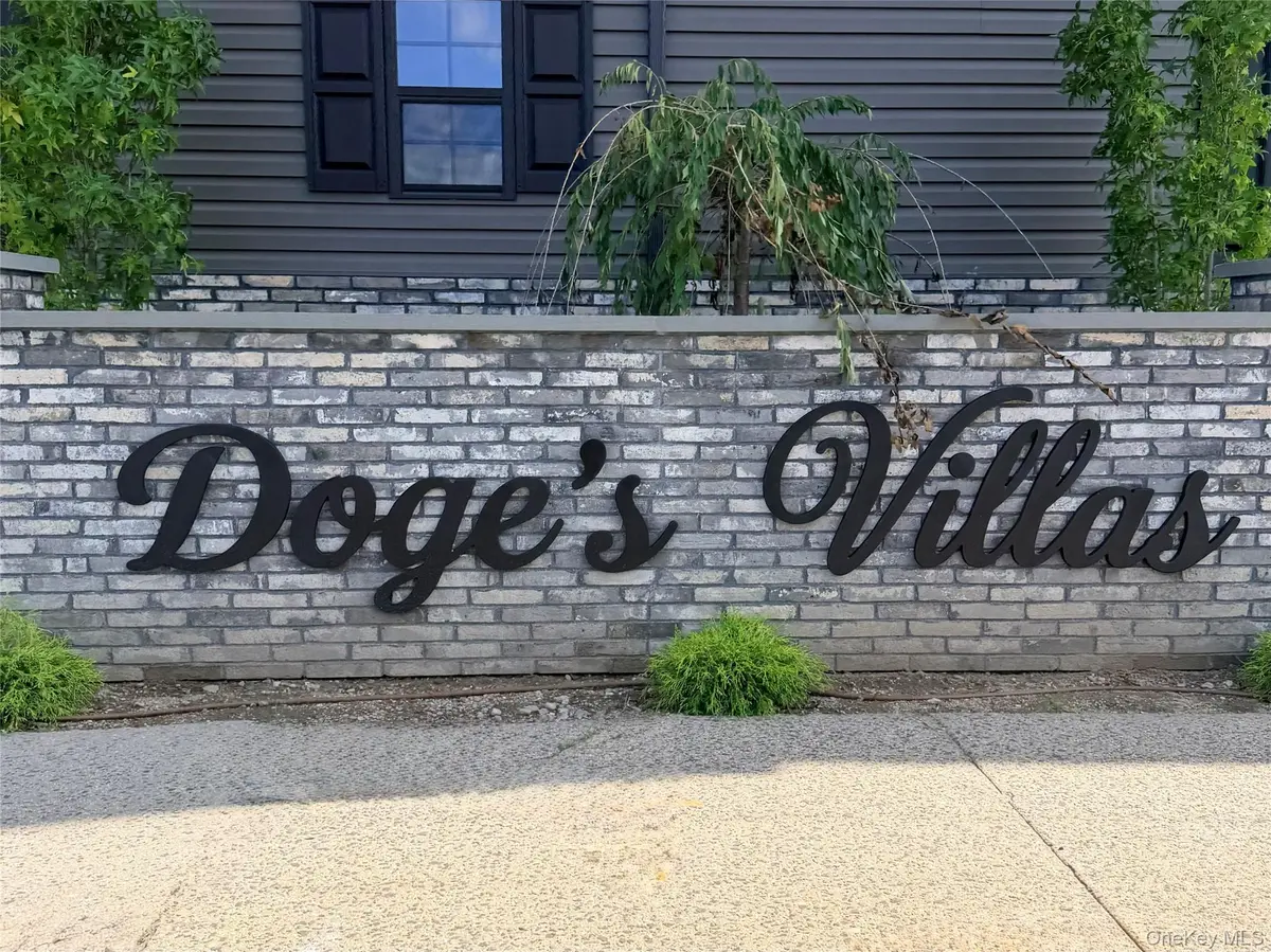 1220 Doges Prom #2A, Copiague, NY 11757
