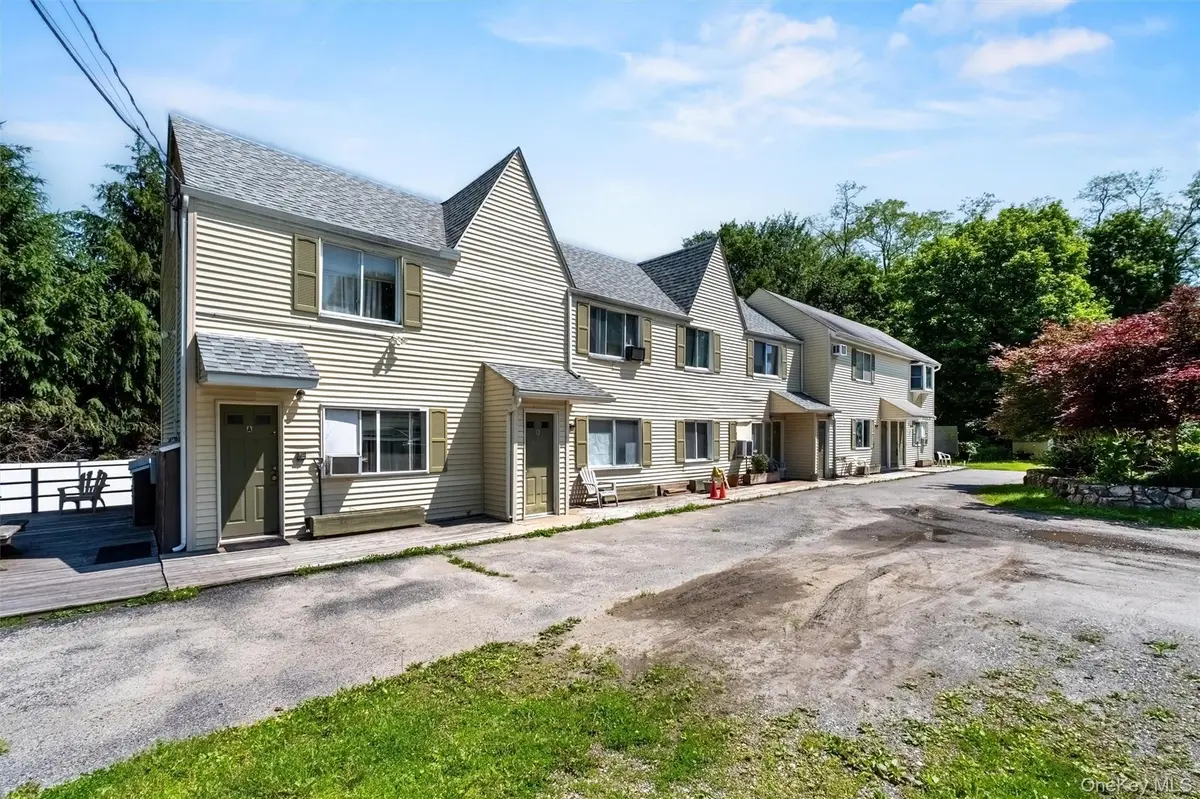 1860 E Main ST #E, Mohegan Lake, NY 10547