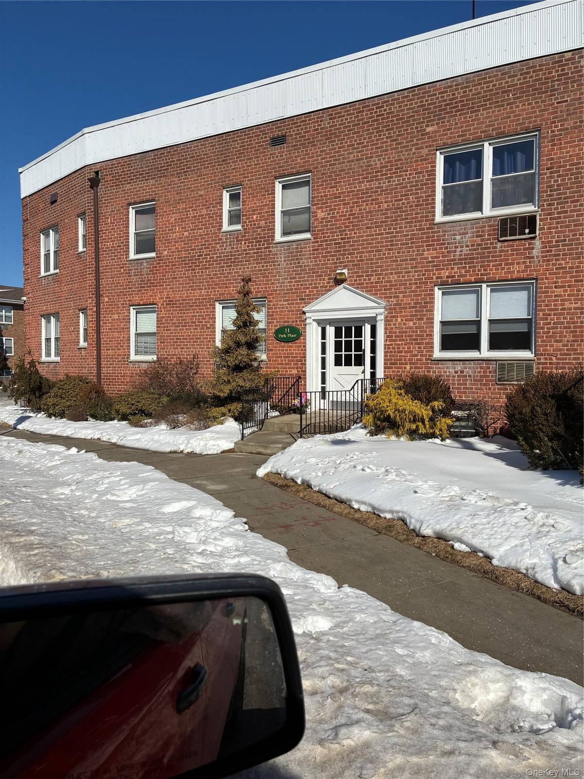 11 park place #1F, Rockville Centre, NY 11570