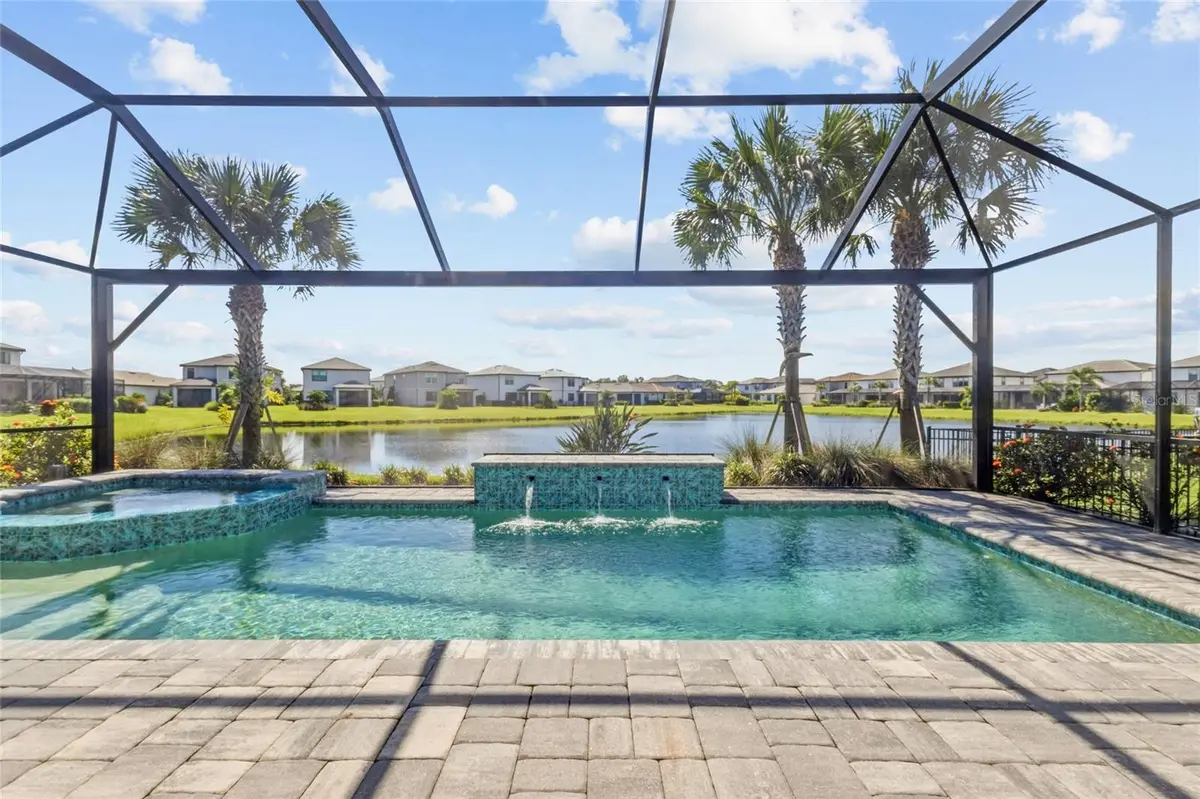 5755 BLUESTAR CT, Lakewood Ranch, FL 34211