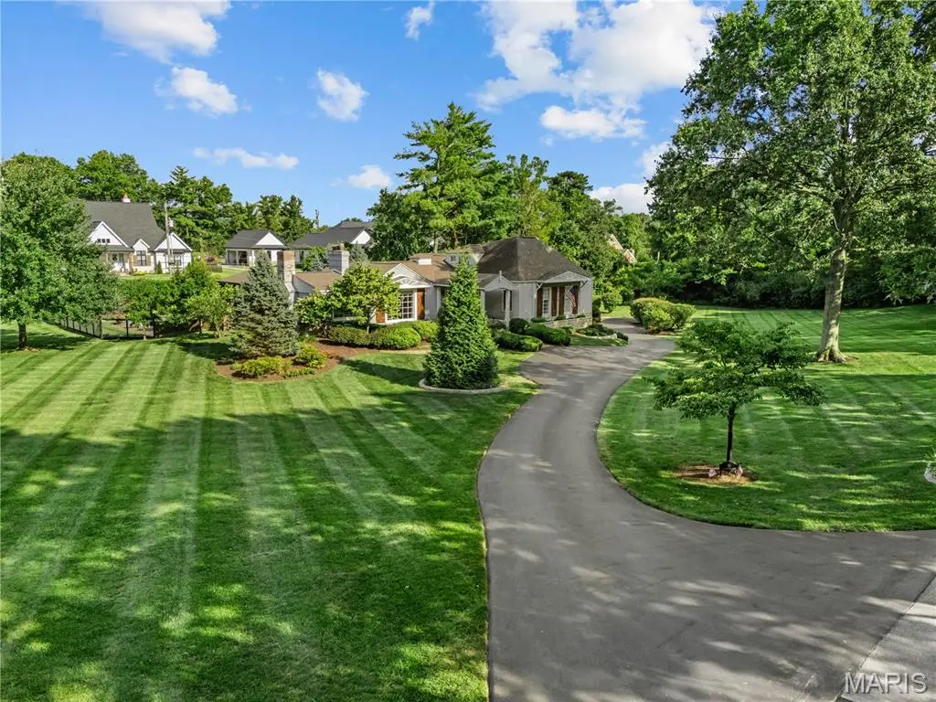 21 Country Life Acres, Country Life Acres, MO 63131