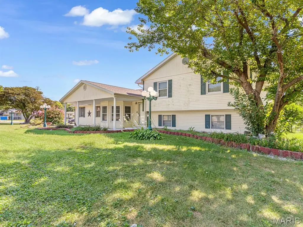 4796 Nameoki RD, Granite City, IL 62040