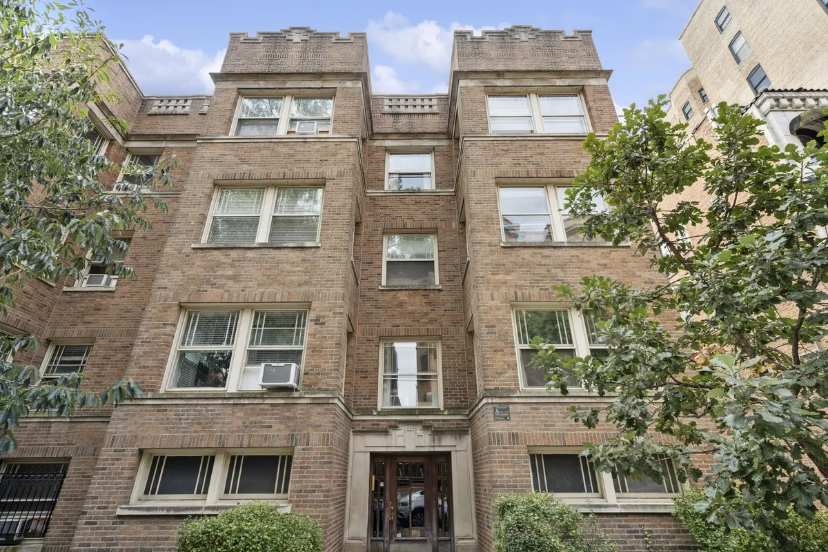551 W Surf ST #3W, Chicago, IL 60657