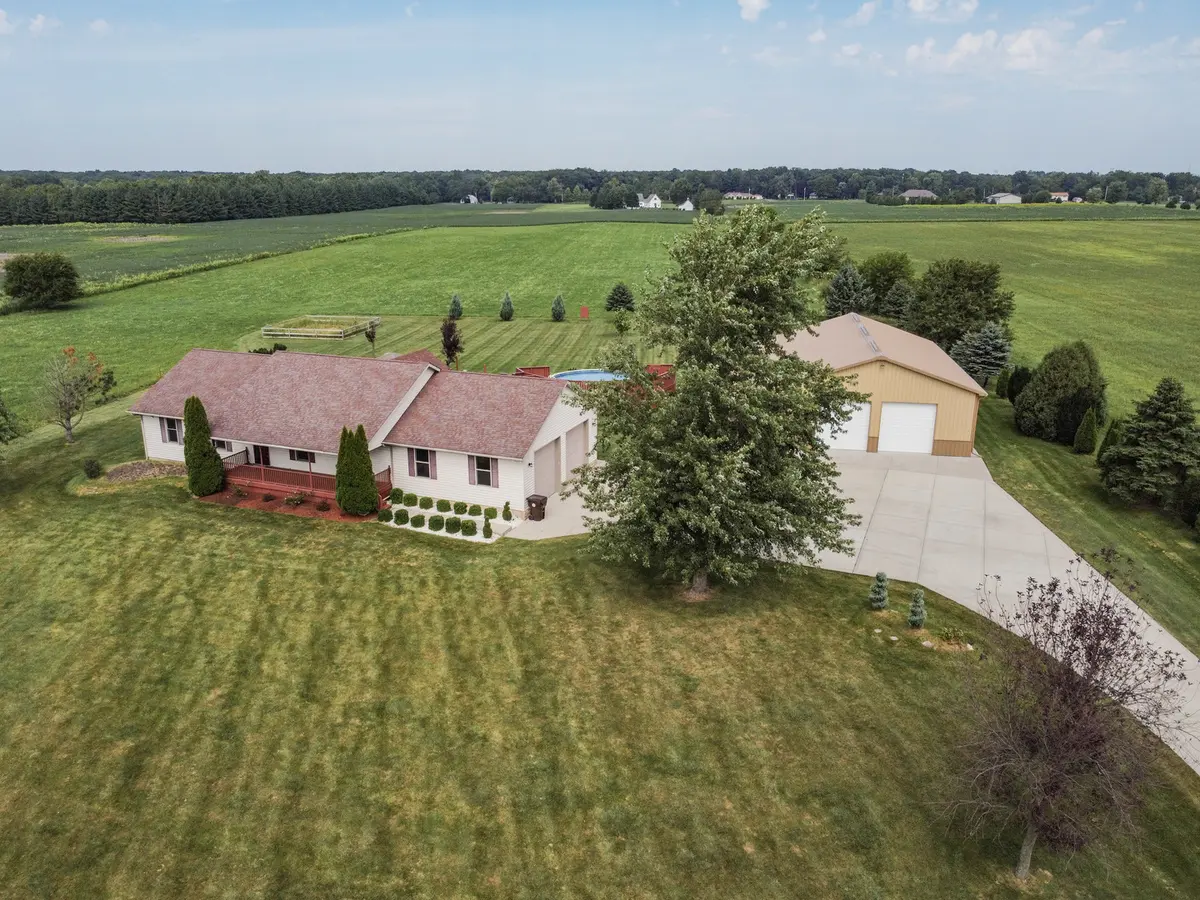 13208 W 185th AVE, Lowell, IN 46356