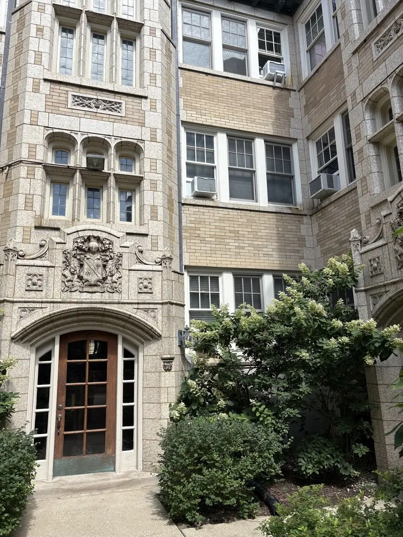 538 W Brompton AVE #1E, Chicago, IL 60657