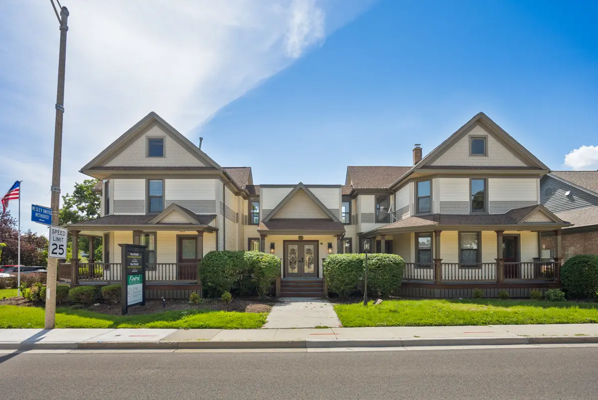 121 N Washington ST, Naperville, IL 60540