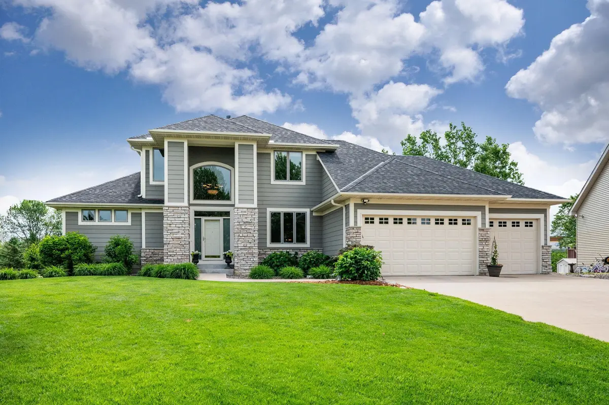 6786 Yellowstone LN N, Maple Grove, MN 55311
