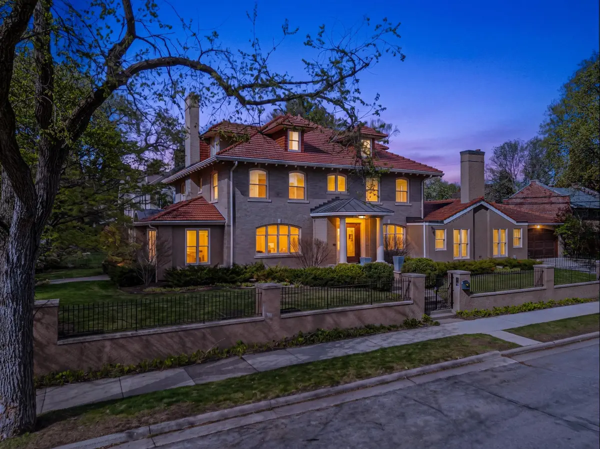 1724 Summit AVE, Minneapolis, MN 55403