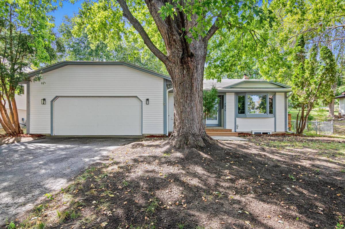 7855 Polaris LN N, Maple Grove, MN 55311