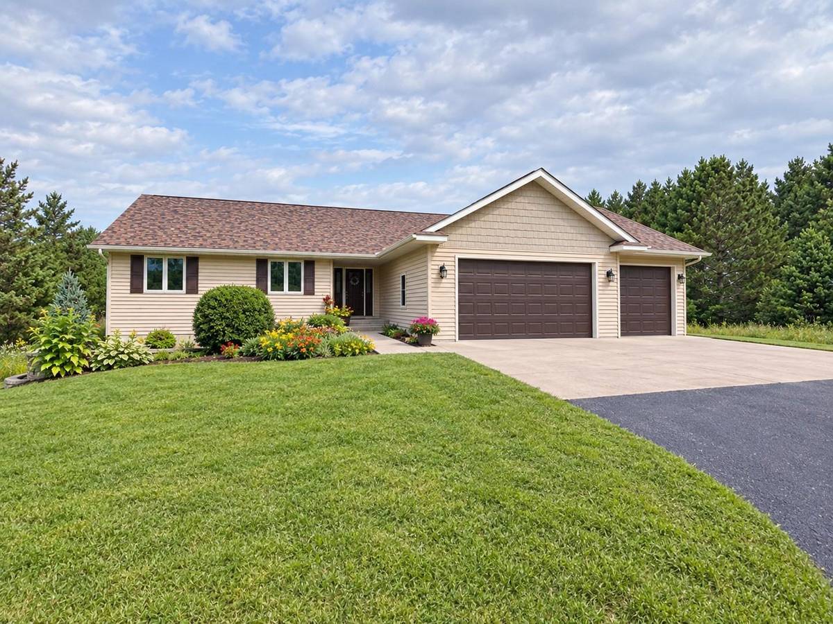 855 Bauer AVE, Eau Claire, WI 54703