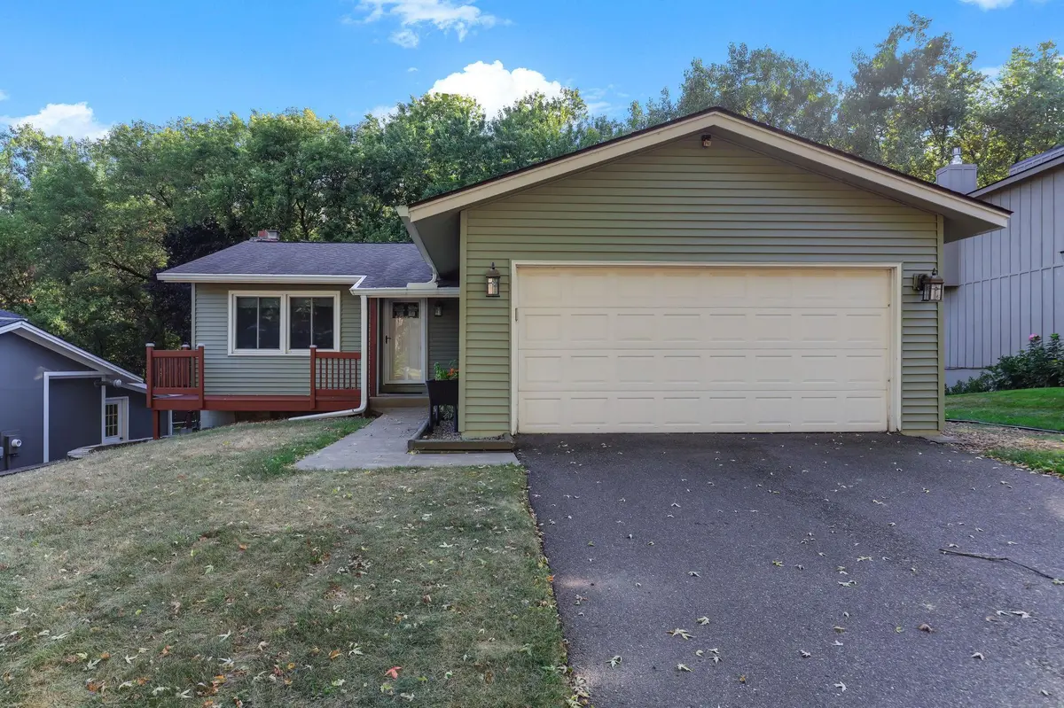 7064 Springhill CIR, Eden Prairie, MN 55346